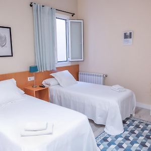 Habitación con 2 Camas Individuales Adaptada para Discapacitados
